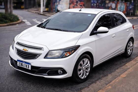 CHEVROLET ONIX 1.4 MPFI LT 8V FLEX 4P MANUAL CHEVROLET ONIX 1.4 MPFI LT 8V FLEX 4P MANUAL